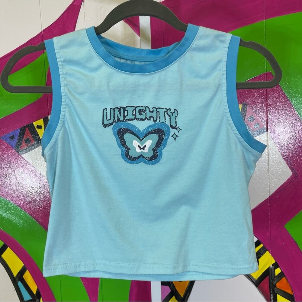 Unighty, Cropped Sleeveless Shirt. Similar to a size Med/Large. Good used cond!